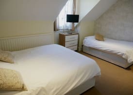 The Saracens Head Hotel 4