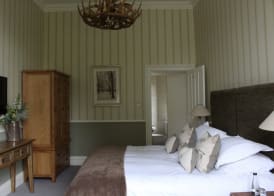 Falcon Manor Hotel 4