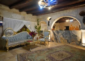 Holiday Cave Hotel 3