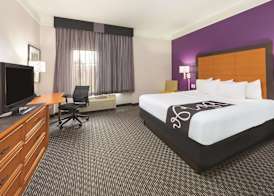 La Quinta Inn & Suites by Wyndham University Area Chapel Hill 5