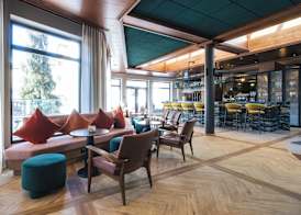 Upside Down Town Hotel Neue Post 4