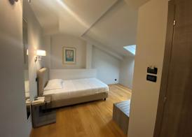 Jet Hotel 4