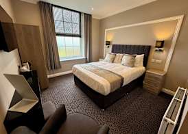 The Raven Hotel 3