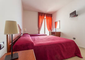 Hotel Futuro 5
