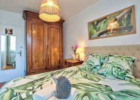 ! A découvrir ! NATURALBNB - Chambres d'hôtes climatisées au calme - Top confort et reposant - PARKING GRATUIT SECURISE - Garage vélos et motos - OFFERT COPIEUX PETIT DEJEUNER fait maison sucré-salé, 3