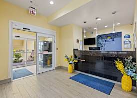 Days Inn & Suites by Wyndham DFW Airport South-Euless 4