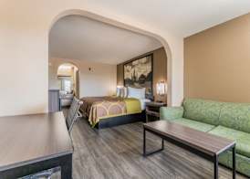 Super 8 by Wyndham Lake Charles Northeast 5