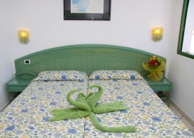 Aparthotel Esquinzo Y Monte Del Mar 5
