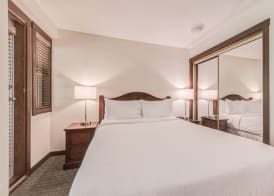 Blackcomb Springs Suites by CLIQUE 4