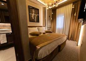 Tonight Hotel Port 4