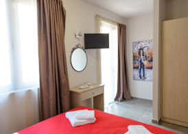 LUX Hotel 5 mins walk from port of Piraeus and metro station 5