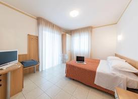 Ristorante Hotel Lucia - 100 mt dal mare 4