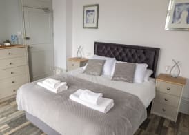 Highlands Hotel and bar 3