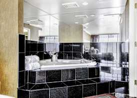 Executive Suites Hotel & Conference Center, Metro Vancouver 4