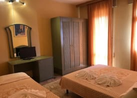 Hotel AMALFI & Restaurant Karaoke Bar 4