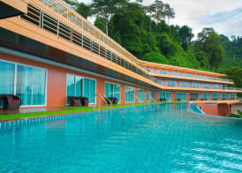 Phi Phi Cliff Beach Resort 3