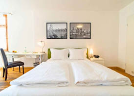 The Square Coburg 5