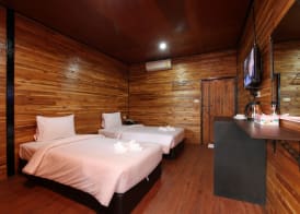 The Cobble Beach Hotel- Phi Phi Island 5