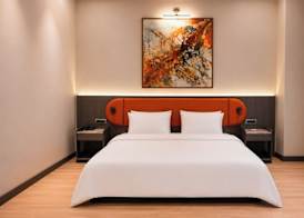 Hilly Hotel 5