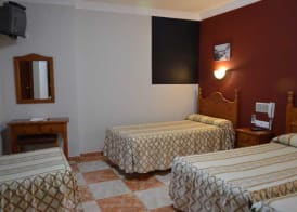 Hotel Virgen de los Reyes 5