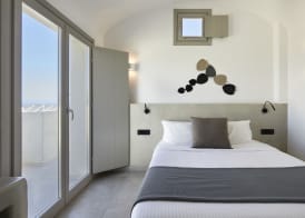 Adorno Oia 3