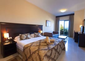 Blue Waves Resort 4