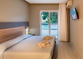 Sunday Hotel 2
