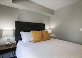Metropolis Loft - CN Tower 3