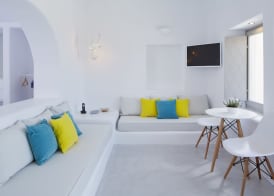 Skyfall Suites - Adults Only 3