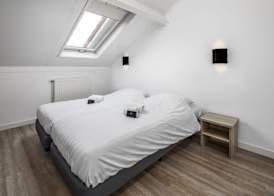Restyled Bungalow With 2 Bathrooms, Near the Beach 3