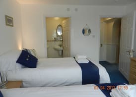 Watersedge Guest House 4