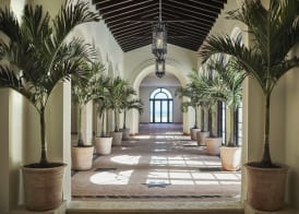 Four Seasons Hotel at The Surf Club 4