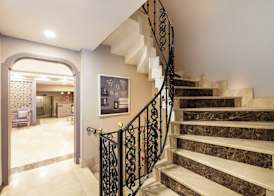 Raymond Hotel Old City 2