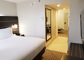 Holiday Inn Express & Suites MIAMI - HIALEAH by IHG 2