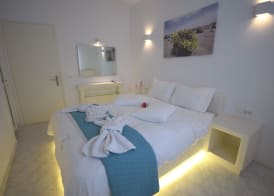 Acrothea Suites and Villas - Akrotiri Caldera - Santorini 3