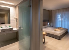 Sunday Hotel 4
