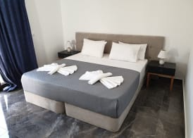 Odos Oneiron Tavronitis Bay 5