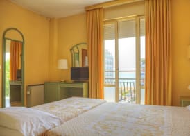 Hotel AMALFI & Restaurant Karaoke Bar 3