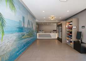 Travelodge by Wyndham LAX 2