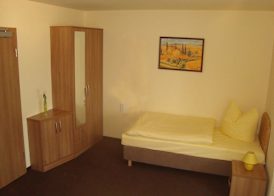 Hotel Gasthof Goldener Hahn 5