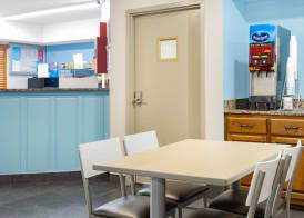 Days Inn by Wyndham Hamilton 2