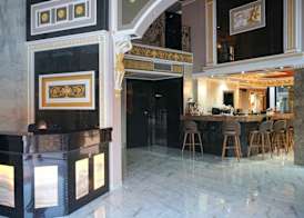 Agnes Deluxe Hotel 2