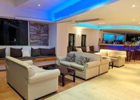 Elmi Beach Hotel & Suites 2