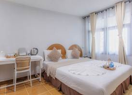 Phi Phi Cozy Seafront Resort 4