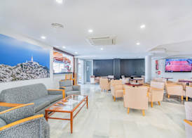 Aparthotel Flora 4