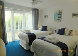 Watersedge Guest House 3
