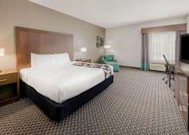 La Quinta Inn & Suites by Wyndham Fort Worth Arlington West 3