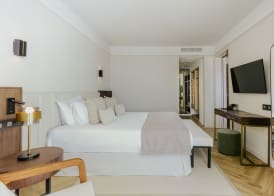 Golden Coast Beach Hotel 5