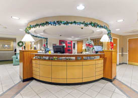 La Quinta Inn & Suites by Wyndham Boston Somerville 4