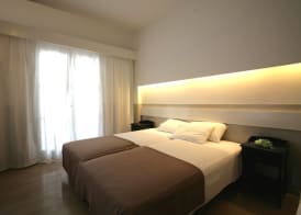 Kamari Beach Hotel 4
